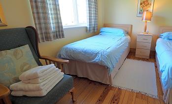 Schlafzimmer mit Doppelbett